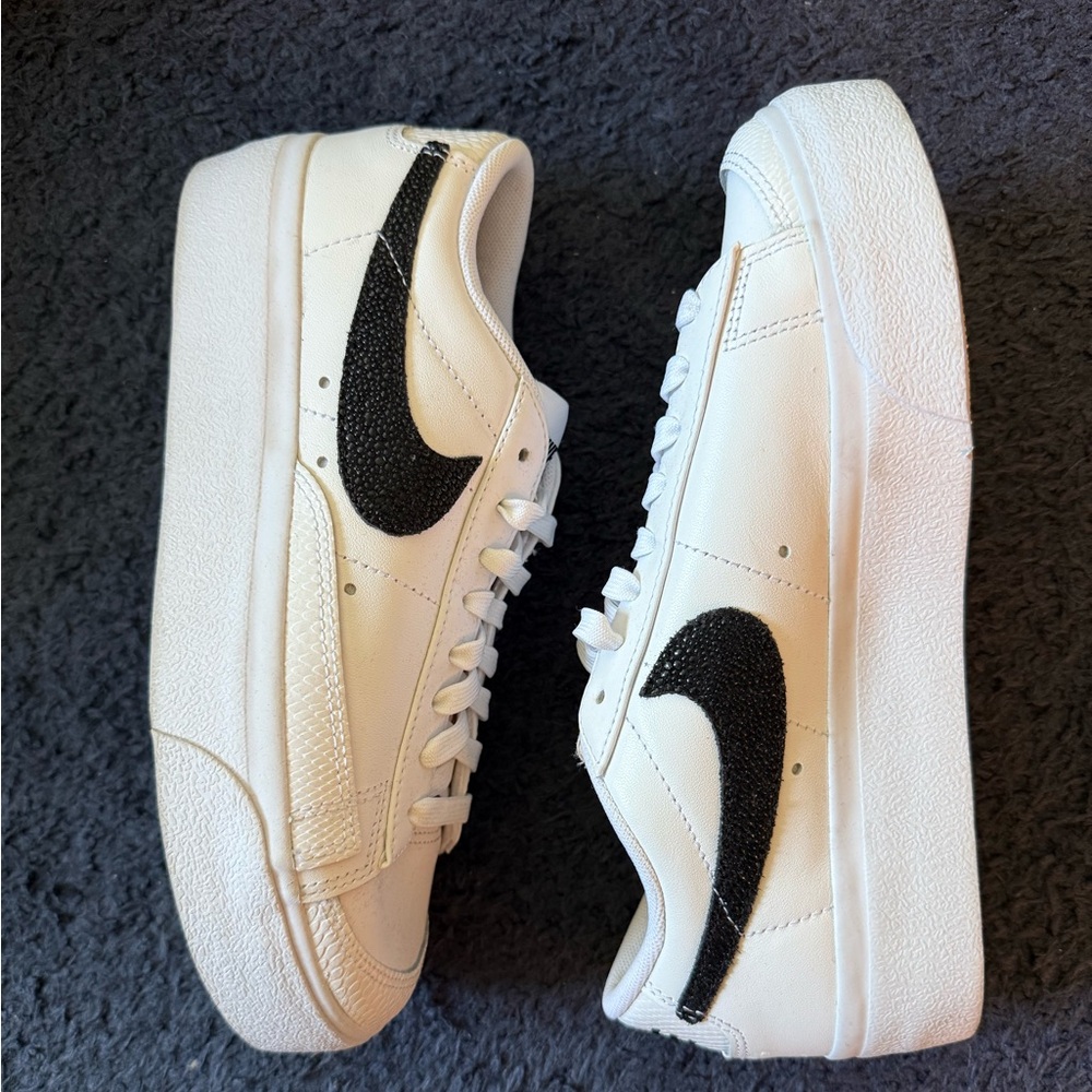 Nike White and Black Casual Sneakers - worn once!